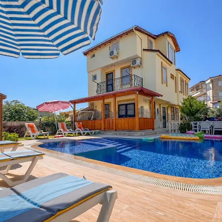 Elma Villa *