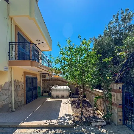 Elma クシャダス